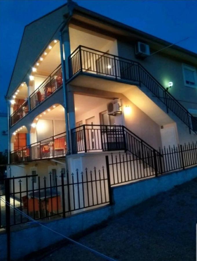 אוטייהא Apartmani Ljubica מראה חיצוני תמונה