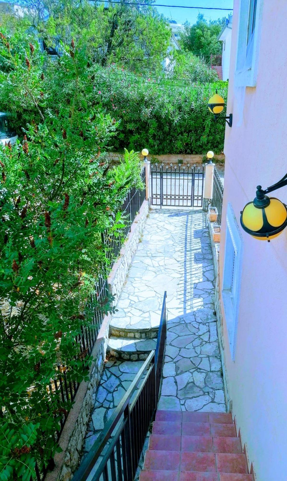 אוטייהא Apartmani Ljubica מראה חיצוני תמונה