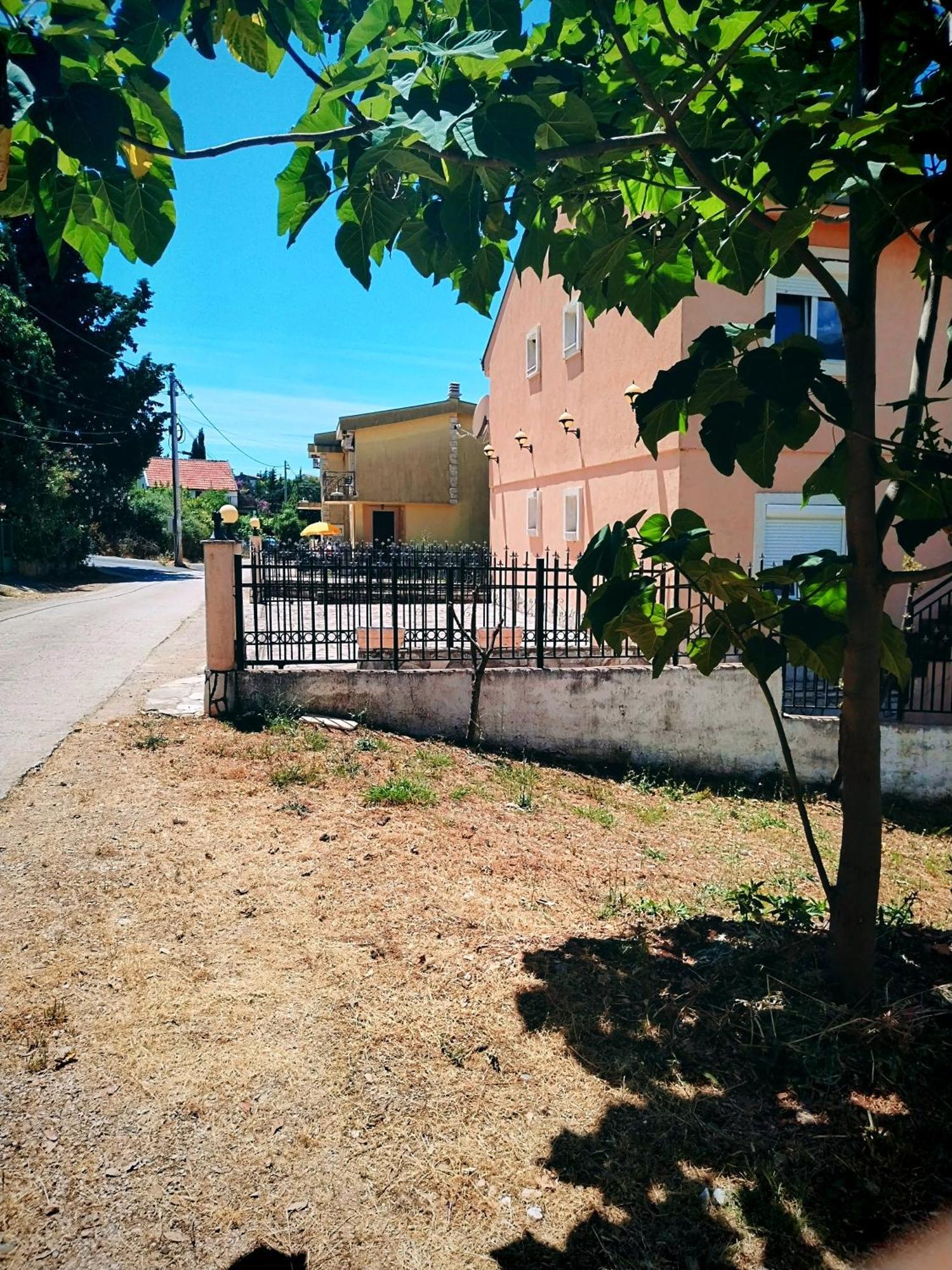 אוטייהא Apartmani Ljubica מראה חיצוני תמונה